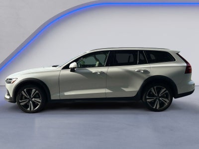 2025 Volvo V60 Cross Country B5 Plus