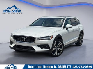 2025 Volvo V60 Cross Country B5 Plus