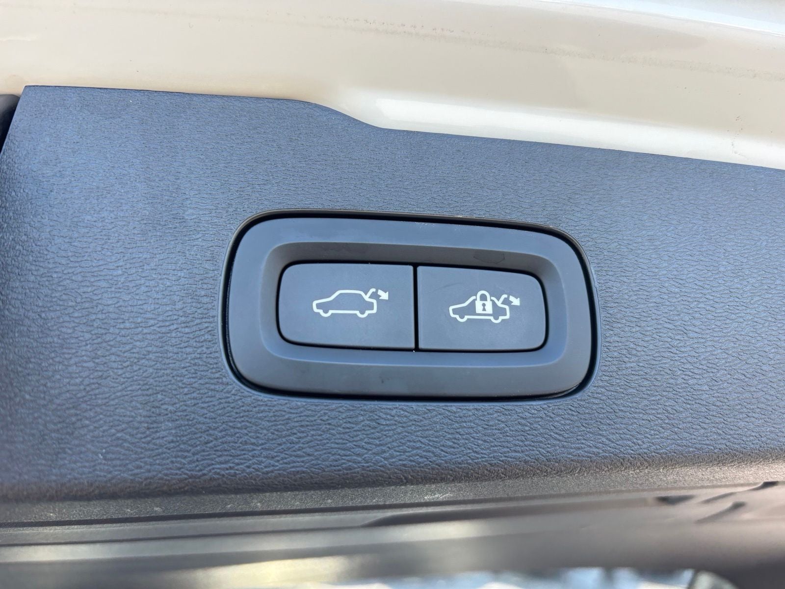 2025 Volvo V60 Cross Country B5 Plus