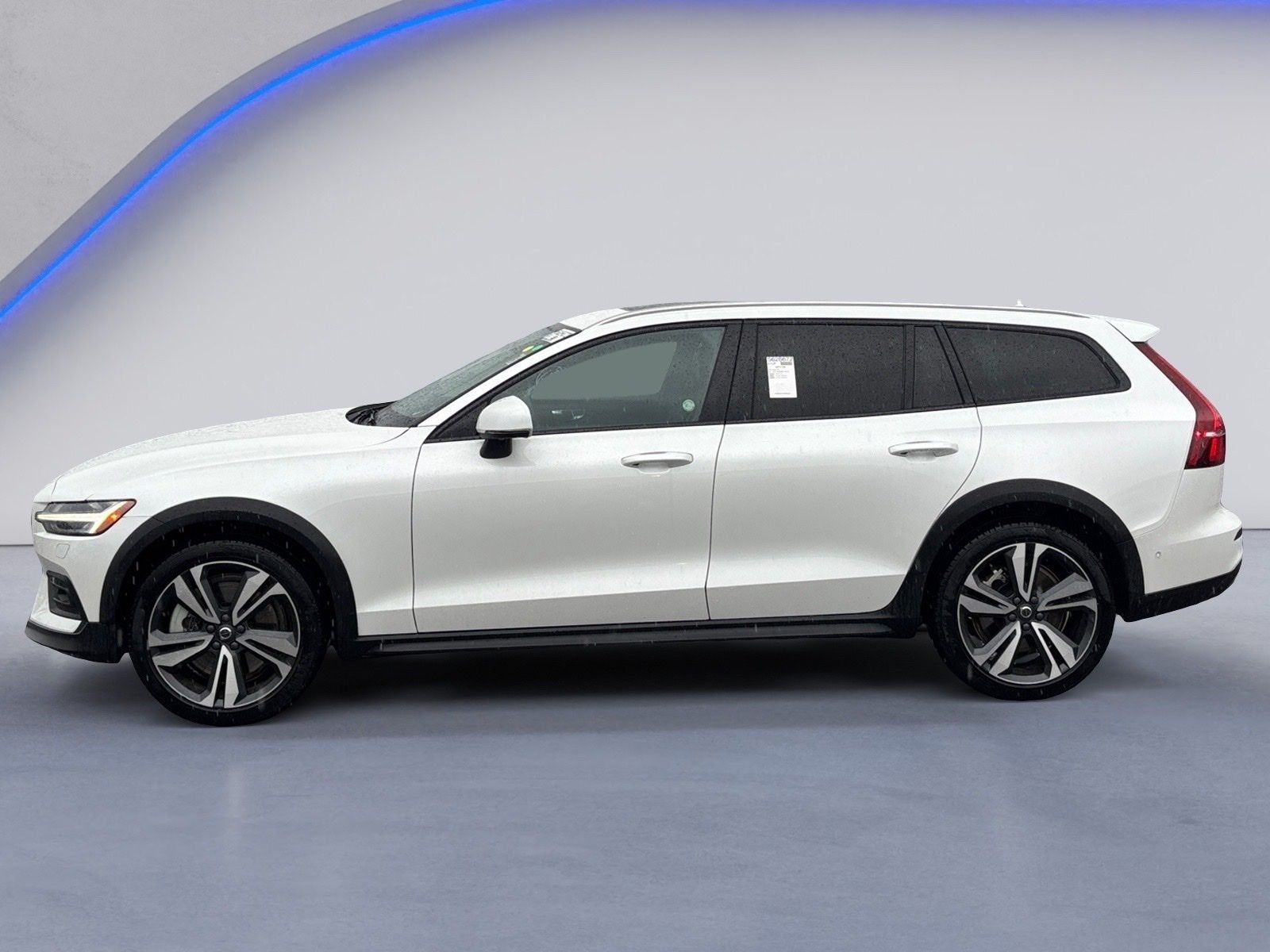 2025 Volvo V60 Cross Country B5 Plus