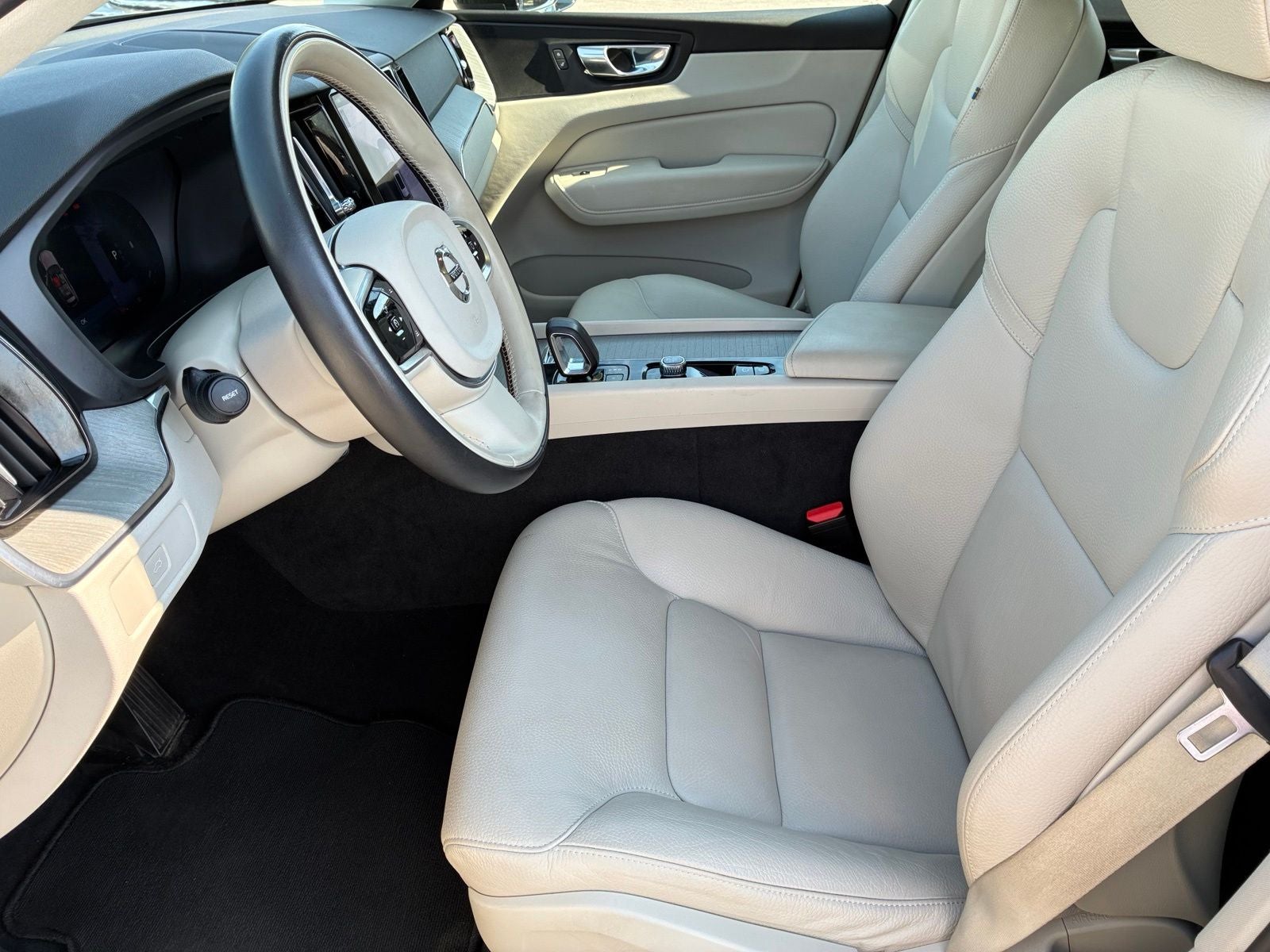 2025 Volvo XC60 B5 Plus