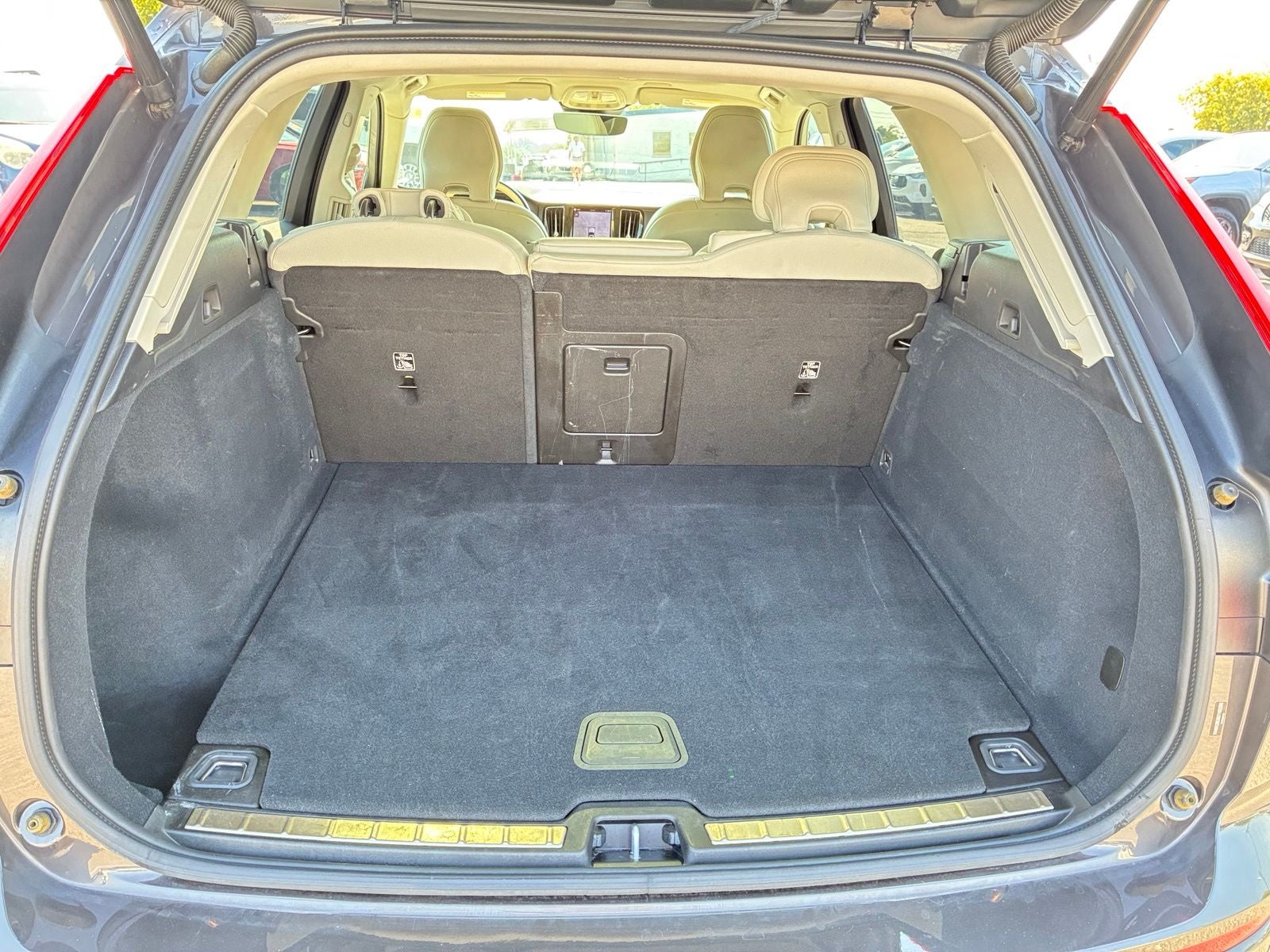 2025 Volvo XC60 B5 Plus