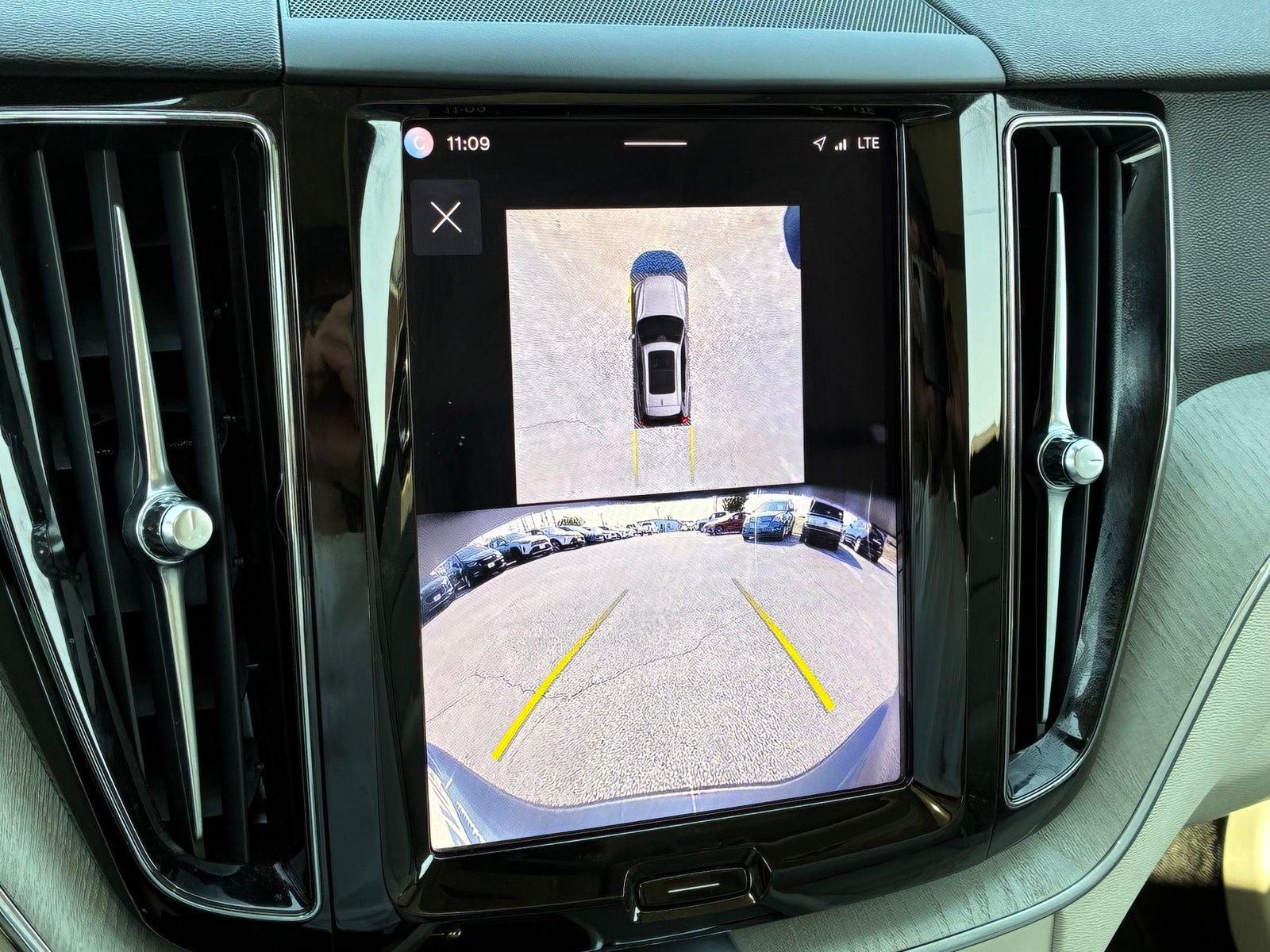 2025 Volvo XC60 B5 Plus